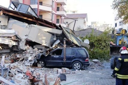 CRNI BILANS ALBANIJE Nakon serije razornih zemljotresa DEVET MRTVIH, 600 osoba završilo u bolnici
