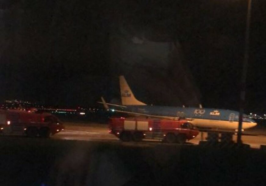 VANREDNO NA AERODROMU U AMSTERDAMU Putnici aviona bezbjedno evakuisani (VIDEO)