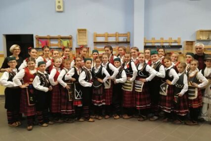 DJEČIJA SMOTRA SRPSKOG FOLKLORA Mladi iz “Bosiljka” učestvovali na festivalu u Vukovaru