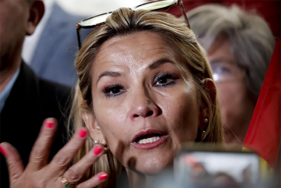 Uprkos nedostatku kvoruma bolivijska senatorka Anjes se PROGLASILA PREDSJEDNICOM