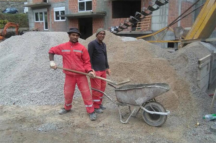 ZA NEKE JE BiH NJEMAČKA Radnici iz Bangladeša koru hljeba zarađuju na građevini u Višegradu