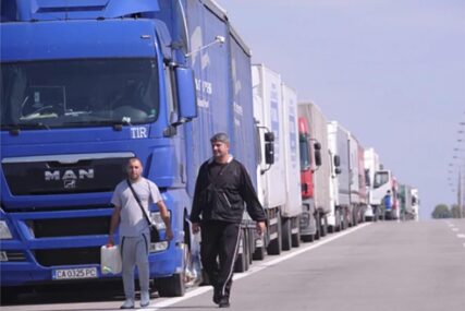 Vozač kamiona prošao kroz agoniju u središtu rata “Carinik je u jednom momentu rekao da mi Srbi nećemo nigdje” (FOTO)