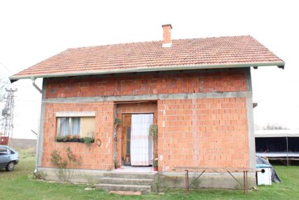 BOLJI USLOVI ZA ŽIVOT Uz podršku mještana i opštine Lopare porodica Lakić dobila krov nad glavom