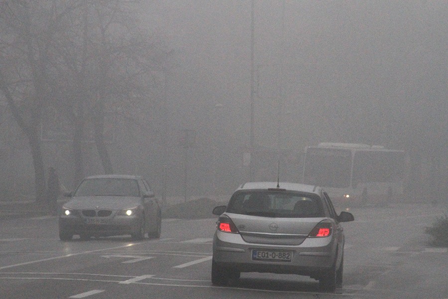VOZAČI, BUDITE NA OPREZU! Magla mjestimično smanjuje vidljivost na putevima