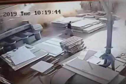 RADIONICA ODJEDNOM POČELA DA SE TRESE Radnici bježe GLAVOM BEZ OBZIRA zbog zemljotresa (VIDEO)