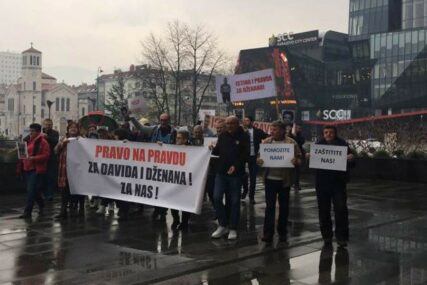 Članovi grupe "Pravda za Davida" se okupili ispred Parlamenta BiH (VIDEO)