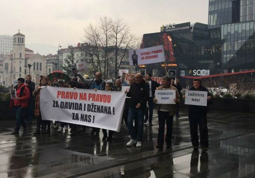 Članovi grupe "Pravda za Davida" se okupili ispred Parlamenta BiH (VIDEO)