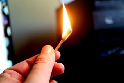 DRAMA U BOLNICI Pacijent htio da upali cigaretu, pa zapalio sebe