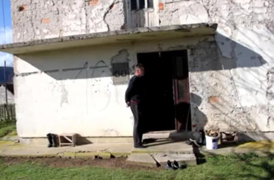 METAK PROBIO VRATA Nekoliko hitaca ispaljeno na porodičnu kuću u Bosanskom Petrovcu