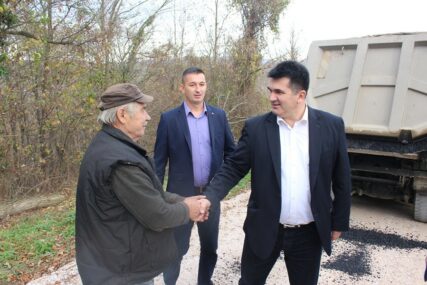 IZDVOJENO 94.000 KM Novi asfalt u mjesnoj zajednici Jablanica kod Lopara