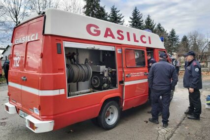 VRIJEDNA DONACIJA U Teslić stiglo novo vatrogasno vozilo (FOTO)