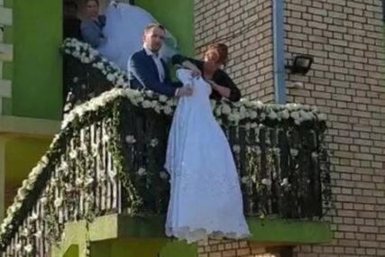 U NJOJ JE ĆE I BOGDANA REĆI "DA" Mladini roditelji pokazali na terasi Cecinu vjenčanicu