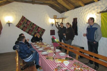 NA TRPEZE VRAĆAJU ZABORAVLJENE PROIZVODE Decenija rada na valorizaciji starih jela u Hercegovini