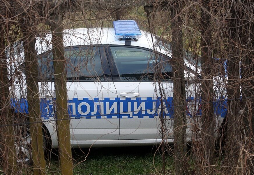 POGINUO VOZAČ AUTOMOBILA U nesreći kod Kozarske Dubice učestvovala dva vozila i traktor