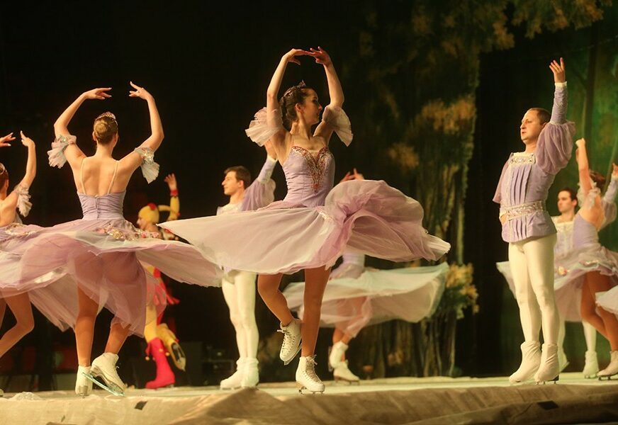 SPEKTAKL Banjaluka još jednom uživala u baletu na ledu "Labudovo jezero" (FOTO)