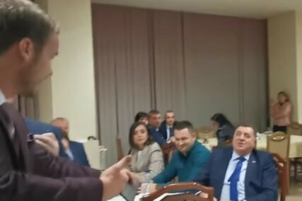 DODIK I STANIVUKOVIĆ OČI U OČI Objavljen video svađe iz restorana Narodne skupštine