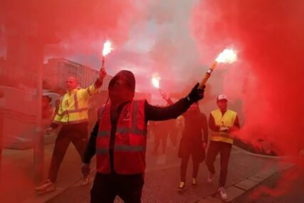 STRASTI U FRANCUSKOJ SE NE SMIRUJU Masovni štrajkovi radnika i ovog vikenda