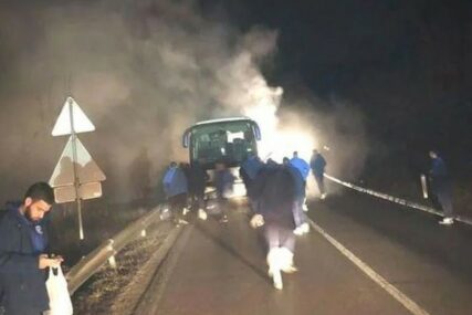 DRAMA NA PUTU Zapalio se autobus koji je prevozio fudbalere Radnika iz Bijeljine