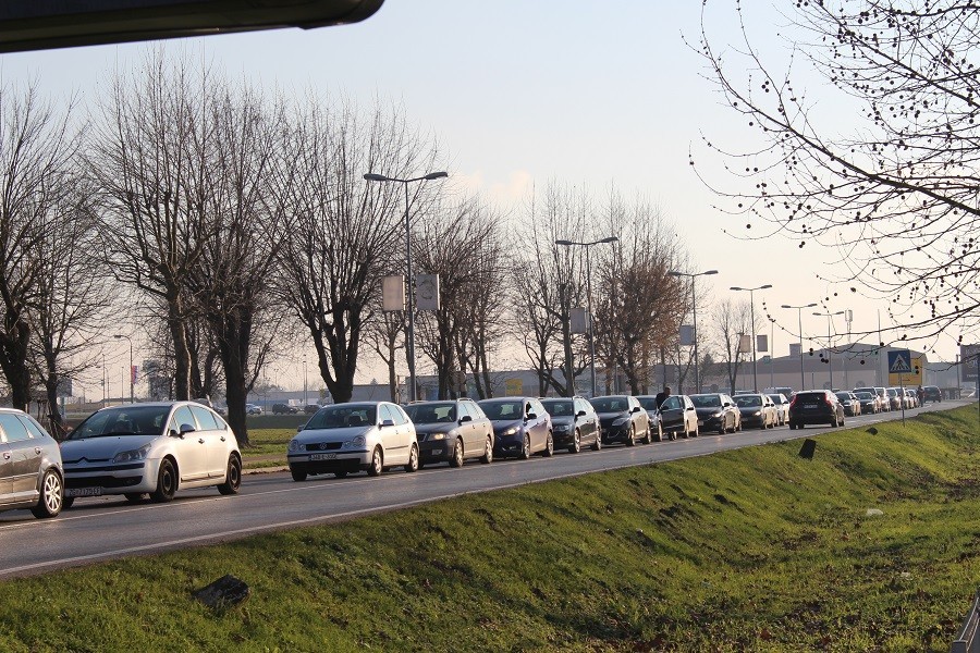 Vozači, naoružajte se strpljenjem: Pojačan saobraćaj na graničnom prelazu Gradiška
