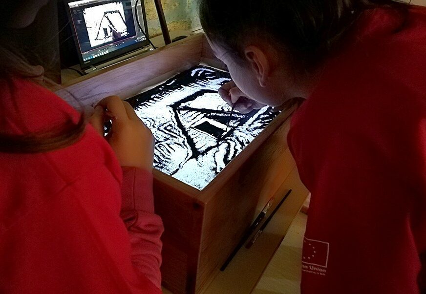 „KREATIVNOST ME POKREĆE“ Banjalučki školarci uče tehnike animiranog filma