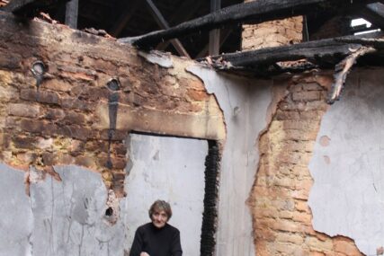 „ŠKORPIONI“ IZ LAKTAŠA PRVI DOŠLI U POMOĆ Izgorjela kuća Gospove Ilisić (72) kod Gradiške