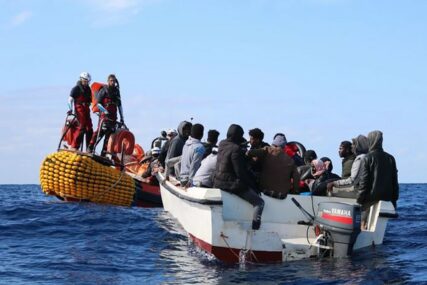 U BIJEGU OD RATA I SIROMAŠTVA Grčka obalska straža spasila 125 migranata