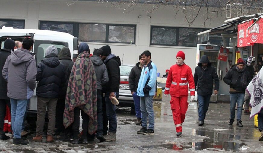 STANJE U TUZLI POSTAJE ALARMANTNO Od šuge oboljela 33 migranta, zaražen jedan volonter