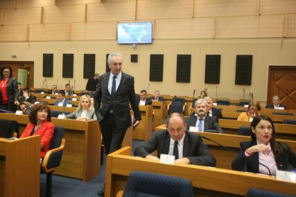 Šarović poručio Dodiku: Želim da čujete kako je kada vas optužuju za izdaju