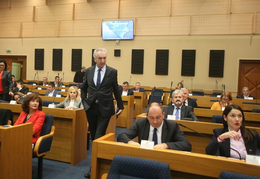 Šarović poručio Dodiku: Želim da čujete kako je kada vas optužuju za izdaju