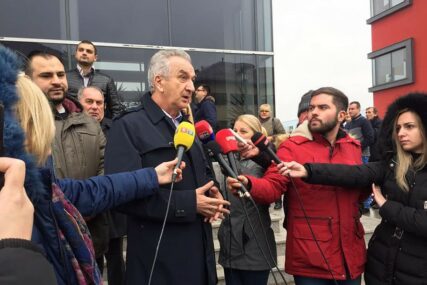 ŠAROVIĆ POTPISAO PETICIJU SDS traži da se javno objavi Program reformi BiH (VIDEO)