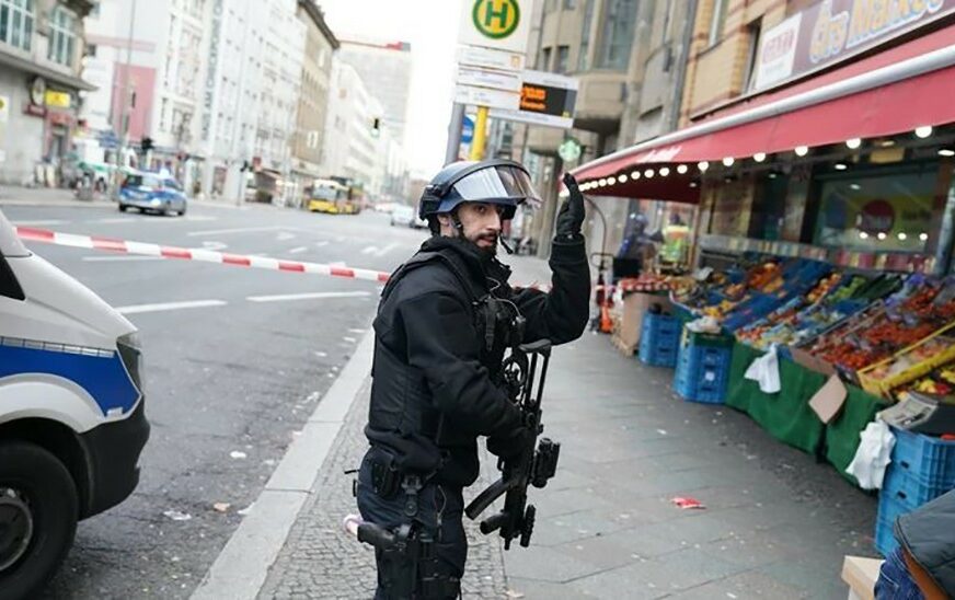 PUCNJAVA U BERLINU Policija opkolila zgrade u centru grada (VIDEO, FOTO)