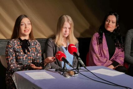 Premijera "Žilišta" u Studentskom pozorištu RS: Ratna zbivanja viđena očima pet sestara
