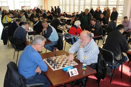 SJEĆANJE NA DOKTORA Za šahovskom tablom borili se dječaci i velemajstori