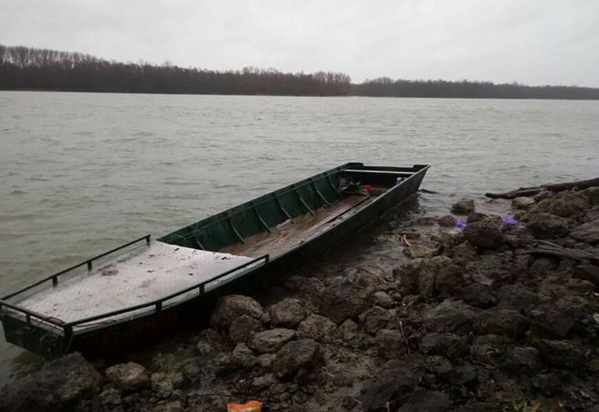 OTROVALI SE DOK SU SE GRIJALI NA ČAMCU Dva ribolovca nastradala na Dunavu