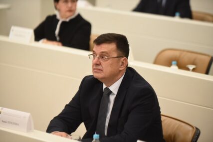 Tegeltija odgovorio Borenoviću: Savjet ministara se bavi problemima građana, a ne političkim temama