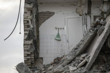 "PREVLADAĆEMO RAZUMLJIV STRAH" Premijer Albanije obišao kuće oštećene u zemljotresu