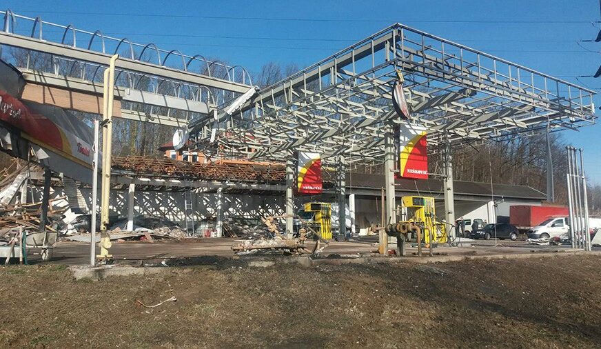 OSTAO KRŠ I LOM Benzinska pumpa u Šepku nakon strašne eksplozije IZGLEDA SABLASNO (FOTO)