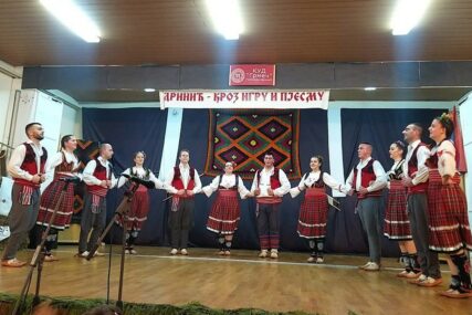 NJEGOVANJE TRADICIJE Folklorni ansambli oduševili publiku u Driniću