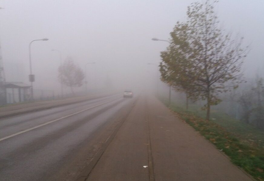 STANJE NA PUTEVIMA Odron, poledica i magla prisutni na ulicama Srpske, vozači oprez