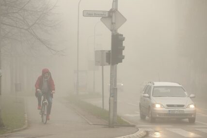OPREZ U VOŽNJI Mokri kolovozi i mjestimična magla otežavaju saobraćaj