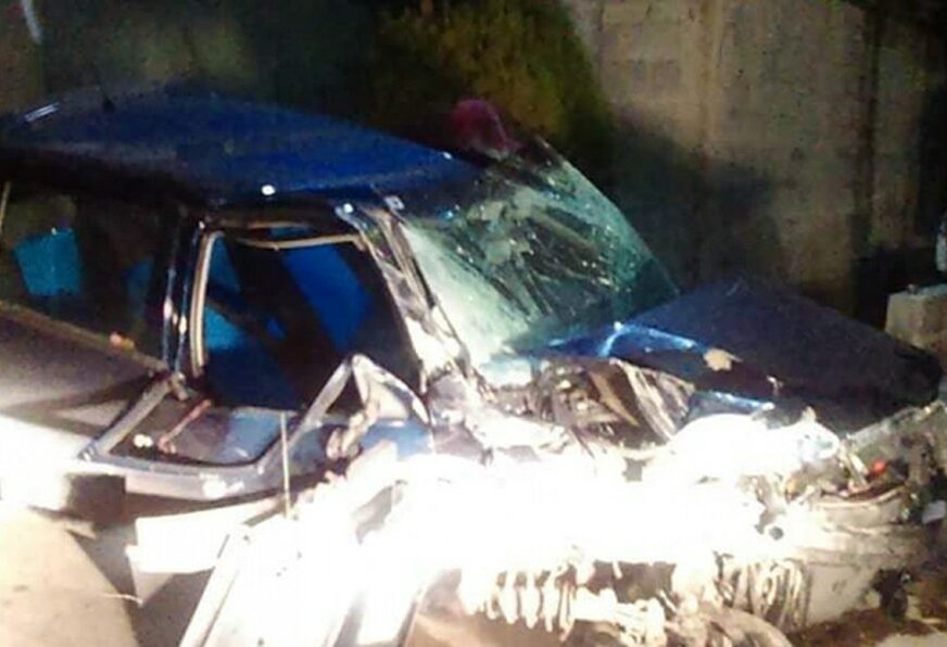 Pijani mladić bježao od policije, pa se automobilom ZABIO U ZID