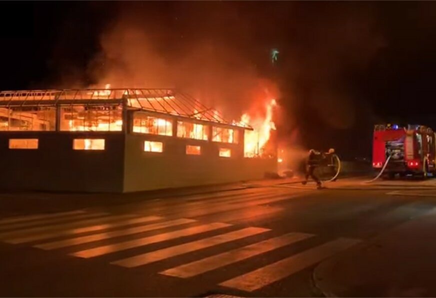IZGORIO CIJELI PRVI SPRAT Izbio veliki požar, zapalio se restoran u Makarskoj (VIDEO)