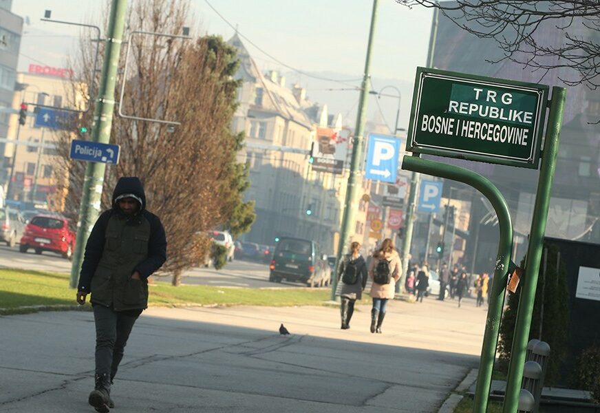 Djelimični lokdaun u Sarajevu: Zatvoreni kafići, rijetki šetači na ulicama