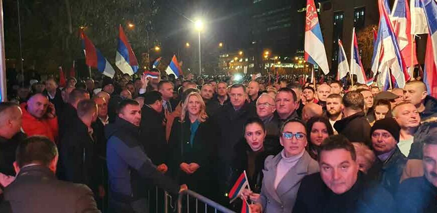 SKUP PODRŠKE VLASTI Saborci: Nećemo dozvoliti kaljanje ugleda Srpske i Lukača (VIDEO, FOTO)