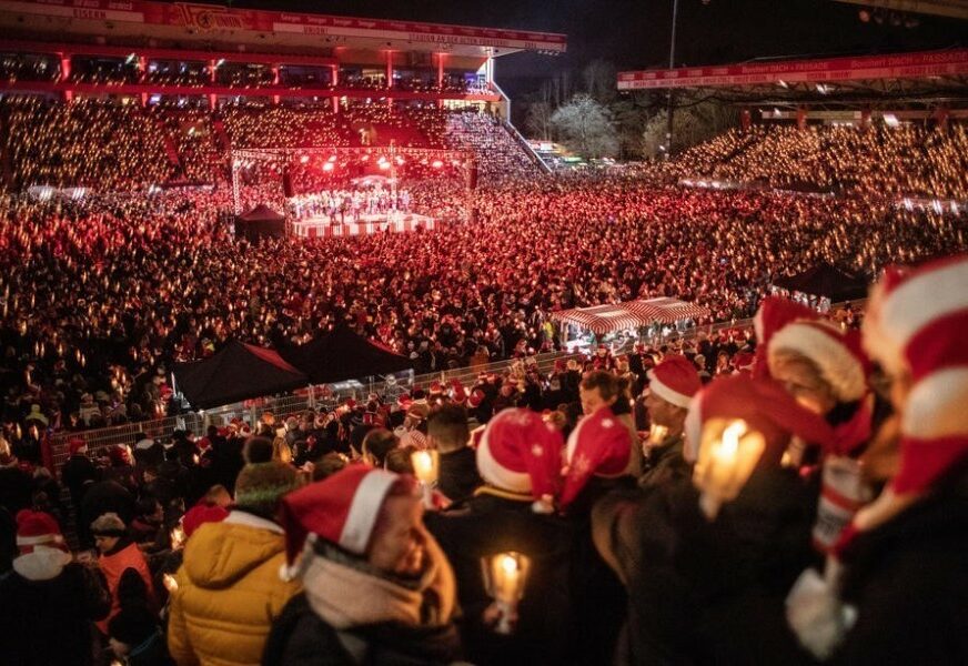 NAJLJEPŠA PRIČA Navijači Uniona proslavili Božić na stadionu (VIDEO)