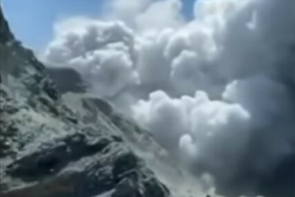 STRAVA NA NOVOM ZELANDU Erupcija vulkana dok su u krateru bili turisti, ima poginulih (VIDEO)