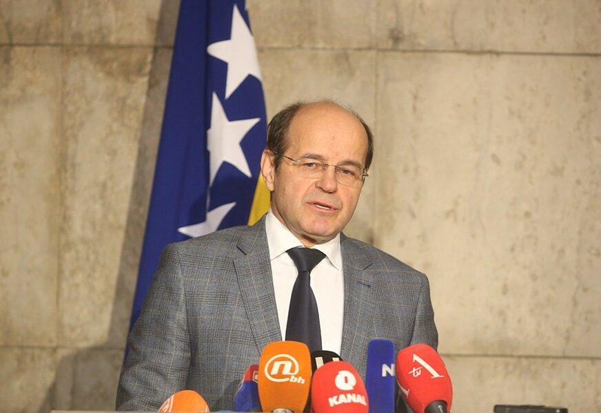 "OZBILJE PRIMJEDBE" NA BOŽOVIĆA Osmanović: Nema trgovine, mnoga pitanja su na stolu