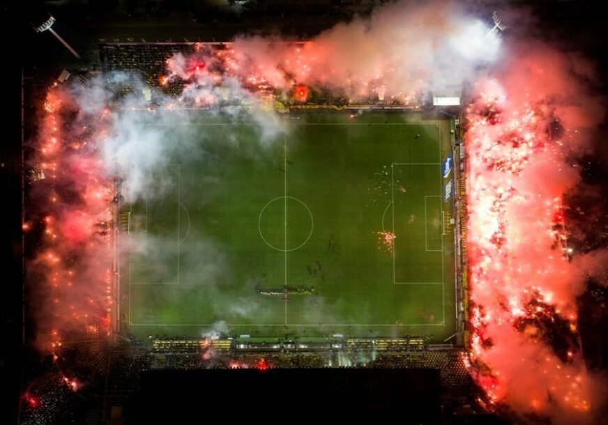 PAOK poražen poslije 22 mjeseca: Navijači Arisa umalo SPALILI STADION (VIDEO)