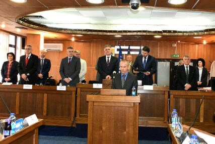 NOVI ŠEF ODJELJENJA ZA ZDRAVSTVO Akif Pezerović preuzeo dužnost i položio zakletvu