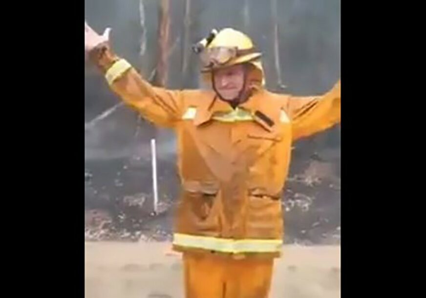 NAKON PET MJESECI U Australiji napokon pala kiša, vatrogasci od sreće ZAPLESALI (VIDEO)
